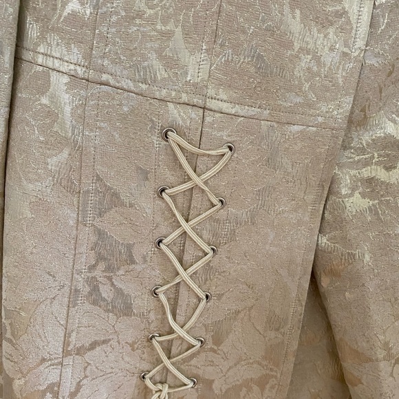 Capri pant suit by French Le Notre. Gold brocade. - Picture 4 of 6